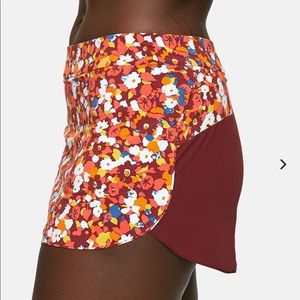 Exercise Skort in Paprika Blooms